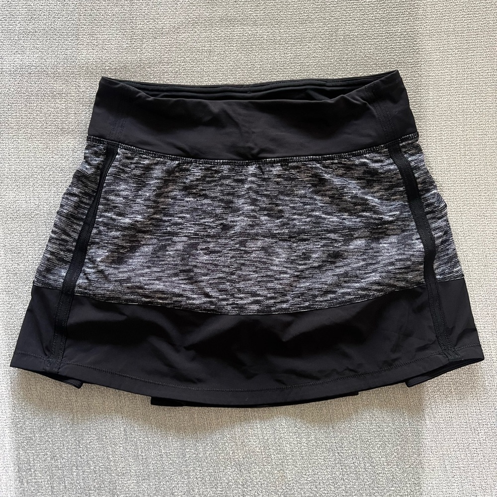 Lululemon Pleated Tennis Pace Rival Skirt (color- Heathered Black)